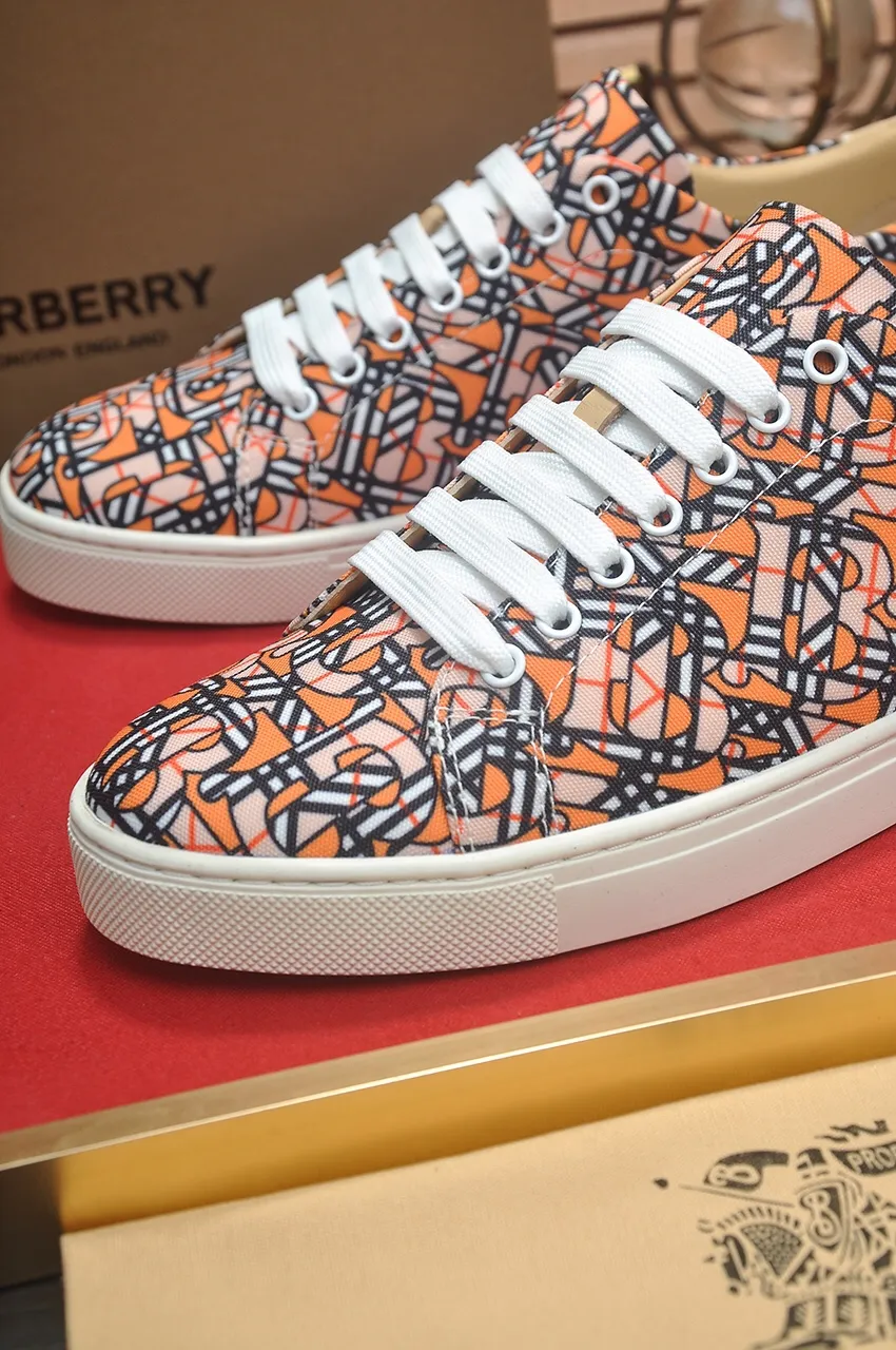 Men's shoes💰480💶[Burberry] (cowhide lining) classic low-top sneakers｜Imported cowhide with classic plaid fabric｜Cow leather lining｜Original outsole｜Fine workmanship and comfortable to wear Size: 38-44 (customized at 45)